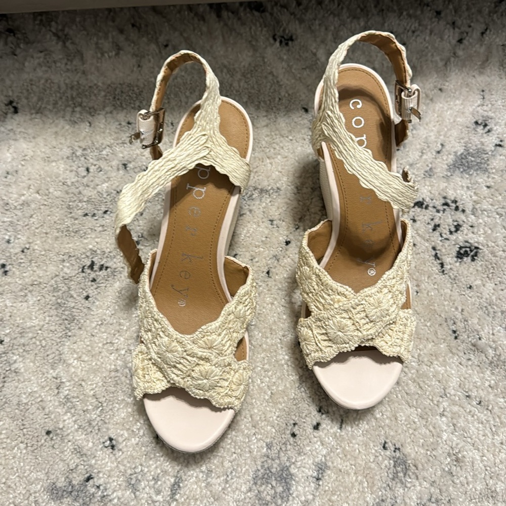 Brand new in box. Copper key. Size 11 wedge